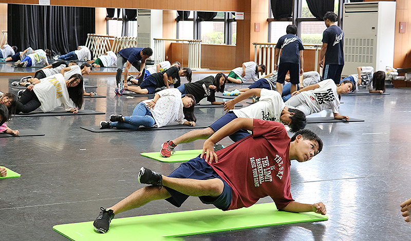 相模原総合高校の体幹トレーニングを実施 - MUSIC DAYS