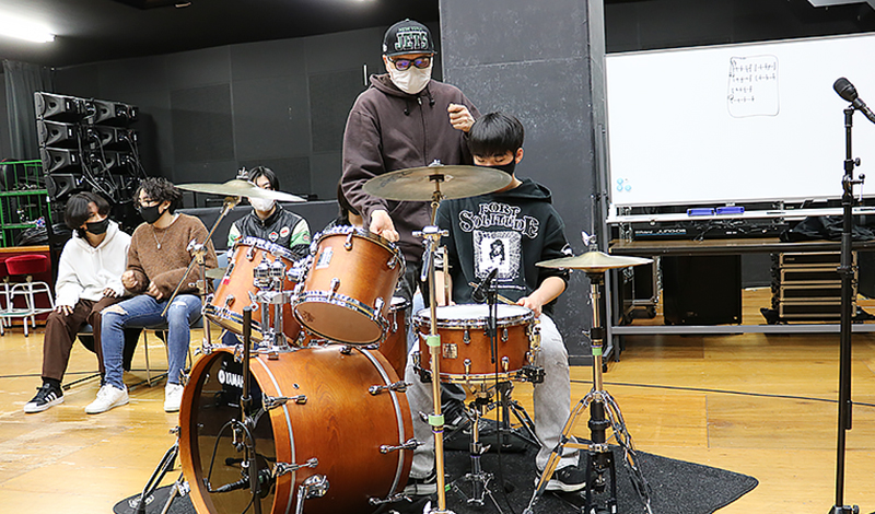 TOSJ TRAINING TOP & PANTS セット　高田音楽製作事務所 練馬高校のバンドワークショップを実施 - MUSIC DAYS