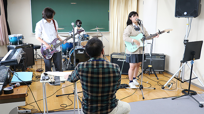 野津田高校のバンドクリニックを実施 - MUSIC DAYS